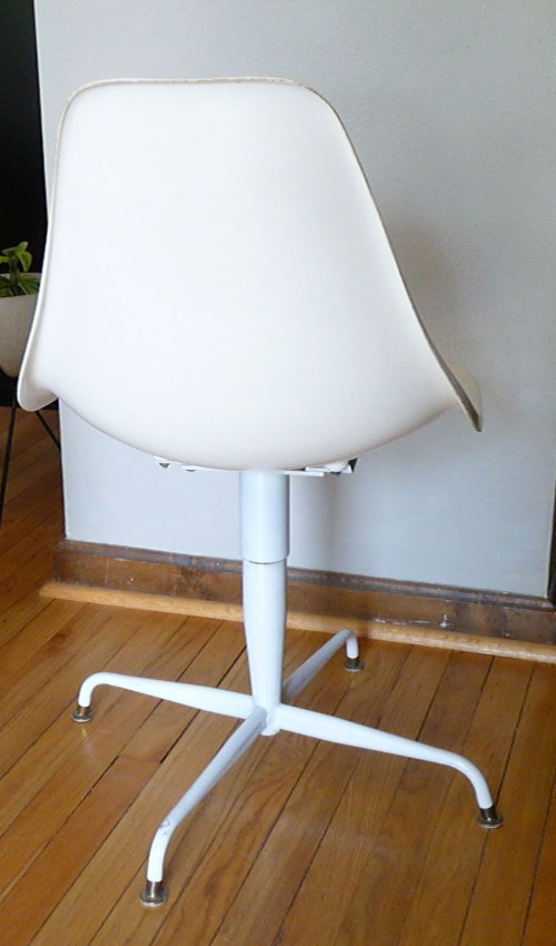 WHITE FIBERGLASS CHAIR BACK